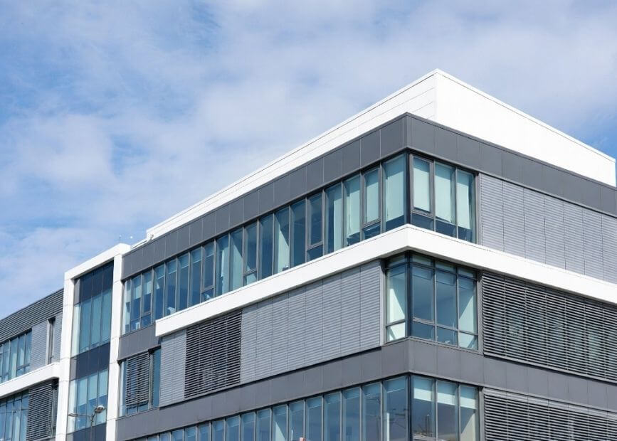 Sealed vs Rainscreen — How to Choose the Right Cladding Installation System