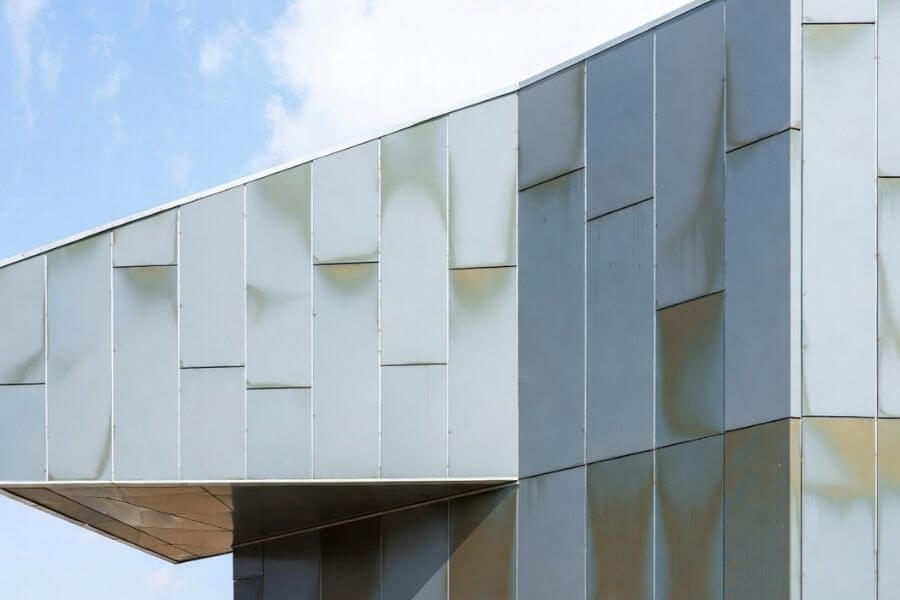 ACP façade issues caused by poor fabrication including panel misalignment and color variation