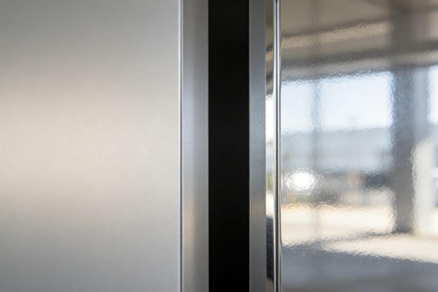 difference between matte and gloss ACP finishes in color and light reflection